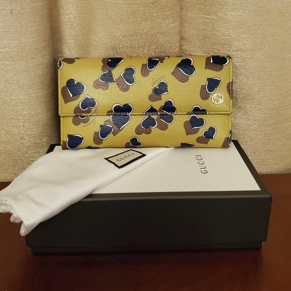 Gucci Heartbeat Print Yellow Leather Wallet (price is firm)